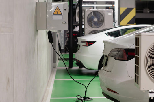 🚗 Ładowanie samochodu elektrycznego w firmie: dziś, jutro i mobilne wsparcie