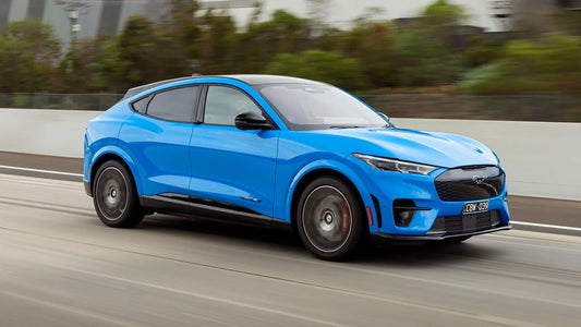 Czym naładuję samochód Mustang Mach-E (base/premium)