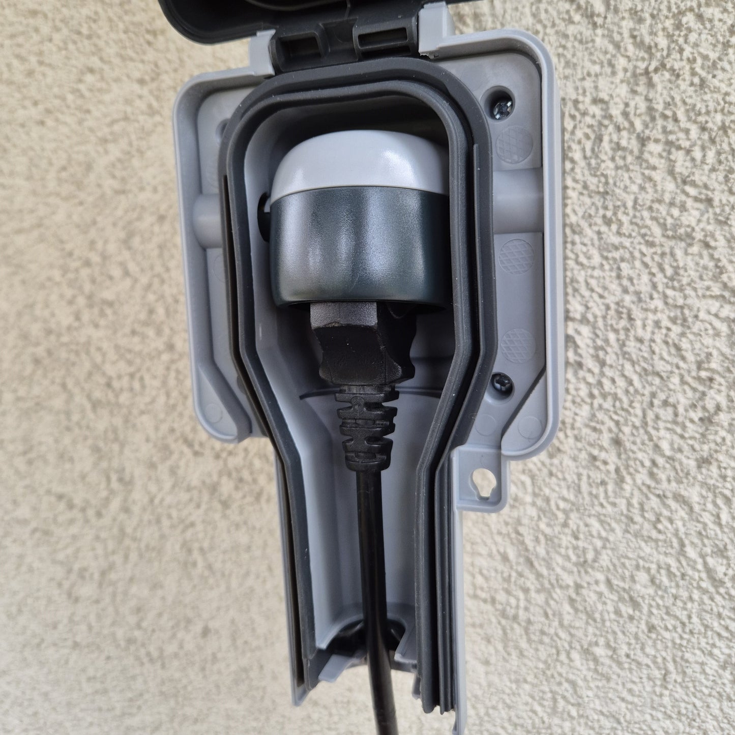 Dr. Storm Socket - Armored EV External Socket for Extreme Conditions